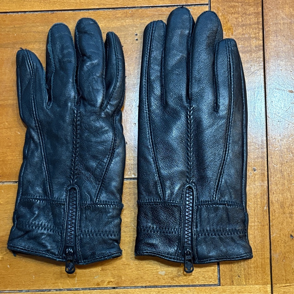Black Leather Gloves, Fits Woman’s Med to Lg Hand
